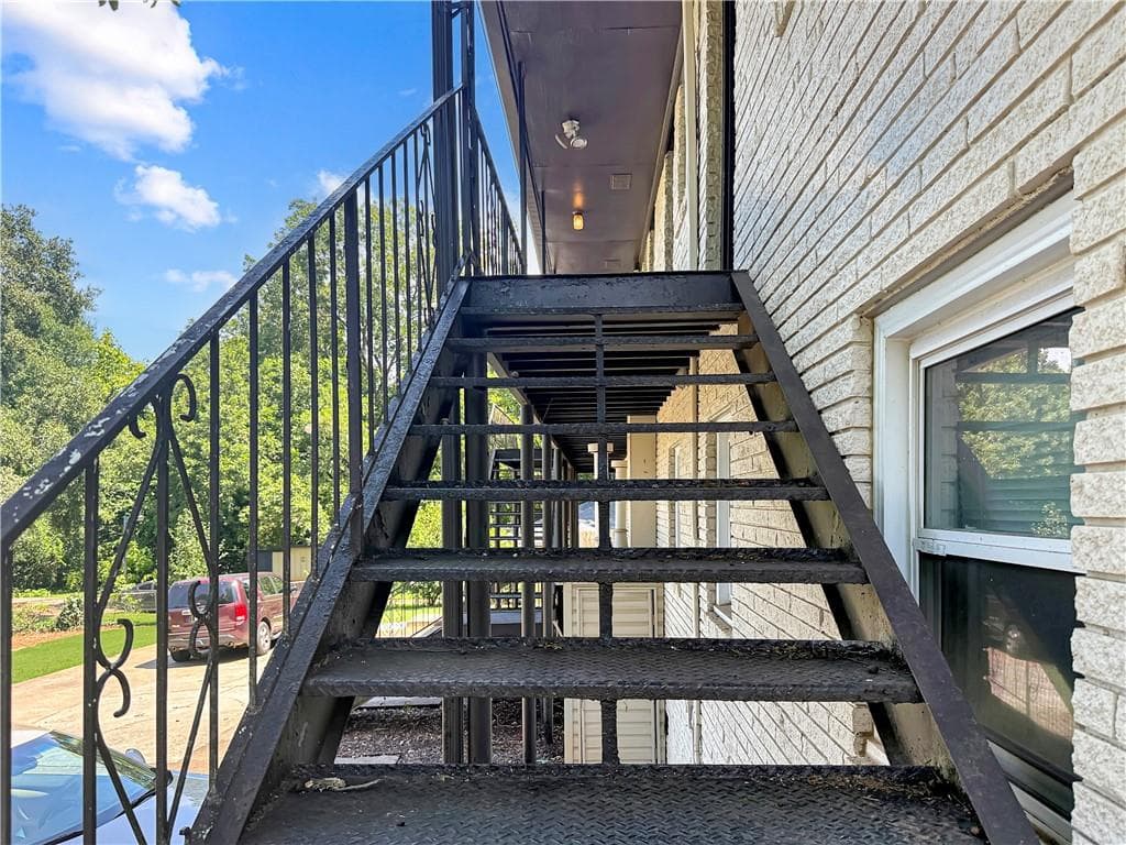 2 bedroom, 1 bathroom, 700 sq ft apartment for rent at 514 Clover Drive 4, Buford, GA 30518 for $1,500 a month — photo 3