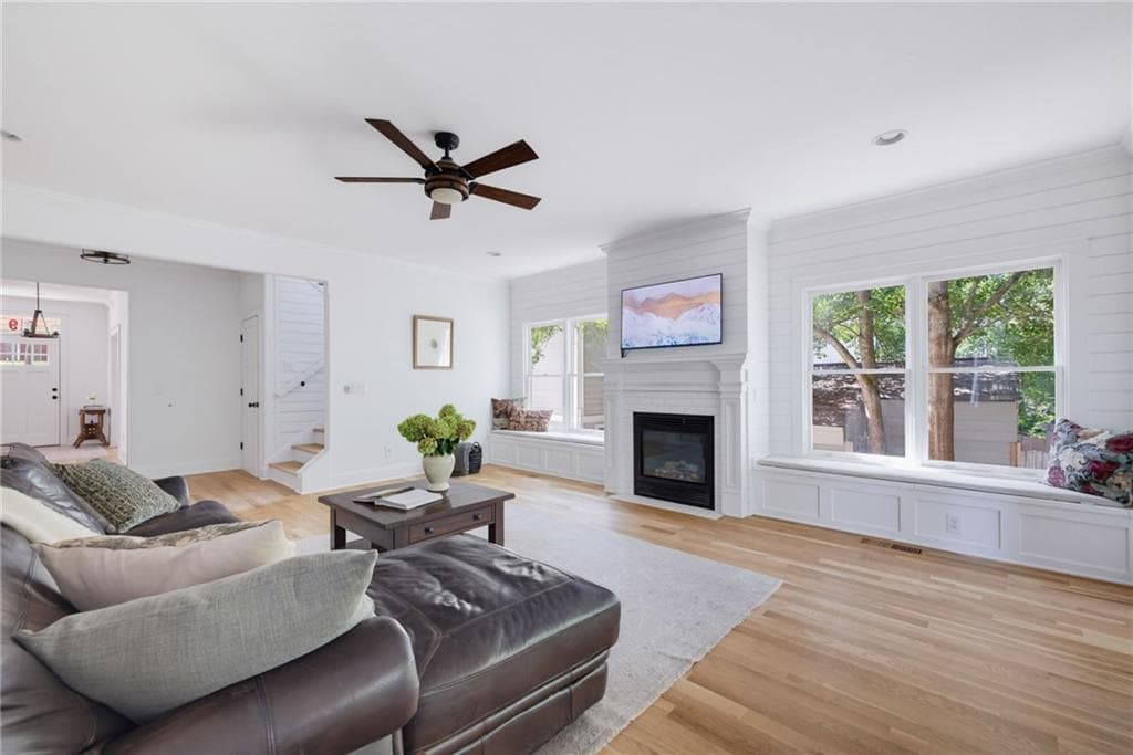 5 bedroom, 4 bathroom, 3,261 sq ft single family residence under contract at 719 S Candler Street, Decatur, GA 30030 — photo 4