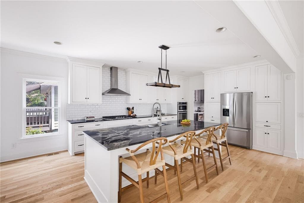5 bedroom, 4 bathroom, 3,261 sq ft single family residence under contract at 719 S Candler Street, Decatur, GA 30030 — photo 8
