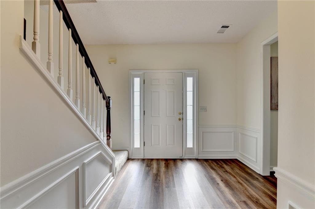 4 bedroom, 3 bathroom, 2,283 sq ft single family residence for sale at 900 Cherringham Court, Johns Creek, GA 30005 — photo 3