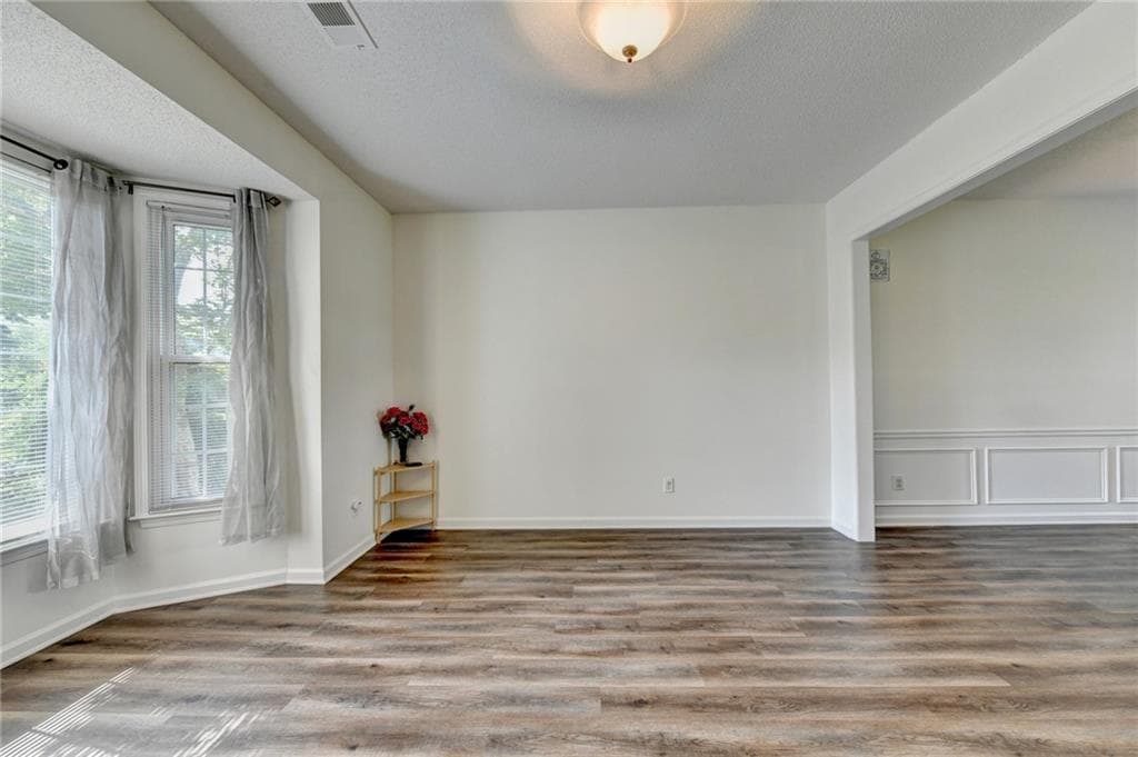 4 bedroom, 3 bathroom, 2,283 sq ft single family residence for sale at 900 Cherringham Court, Johns Creek, GA 30005 — photo 7