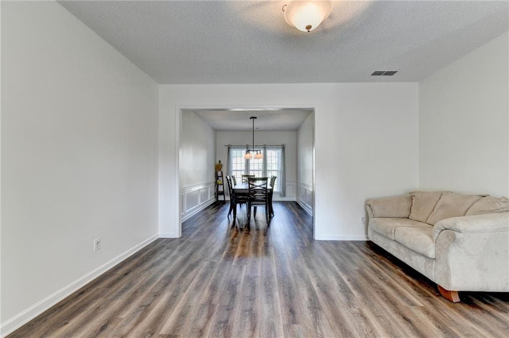 4 bedroom, 3 bathroom, 2,283 sq ft single family residence for sale at 900 Cherringham Court, Johns Creek, GA 30005 — photo 8