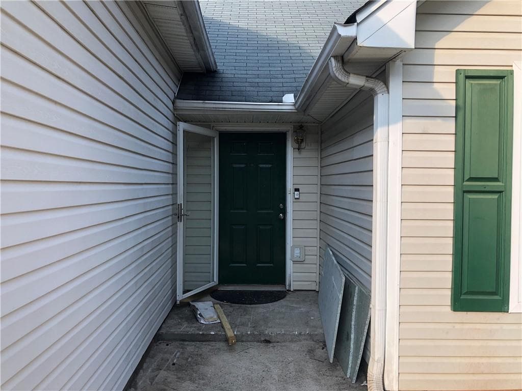 3 bedroom, 2 bathroom, 1,884 sq ft single family residence for sale at 250 Twin Brook Way, Lawrenceville, GA 30043 — photo 2