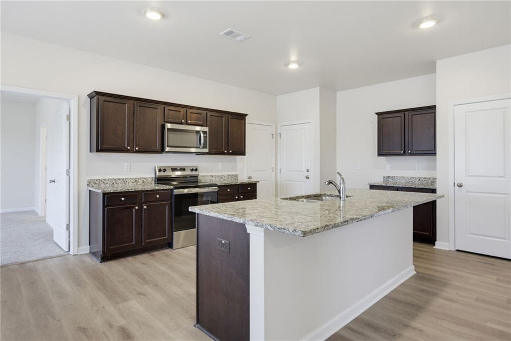 3 bedroom, 2 bathroom, 1,862 sq ft single family residence for sale at 7263 Emma Court, Douglasville, GA 30134 — photo 3
