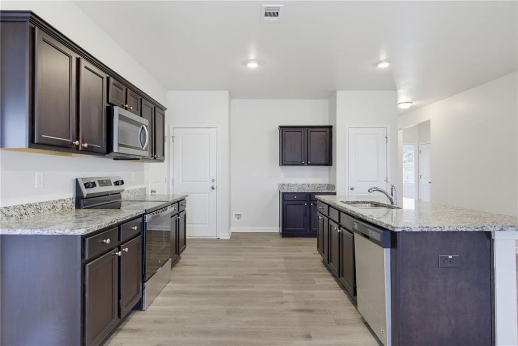 3 bedroom, 2 bathroom, 1,862 sq ft single family residence for sale at 7263 Emma Court, Douglasville, GA 30134 — photo 4