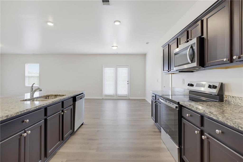 3 bedroom, 2 bathroom, 1,862 sq ft single family residence for sale at 7263 Emma Court, Douglasville, GA 30134 — photo 5