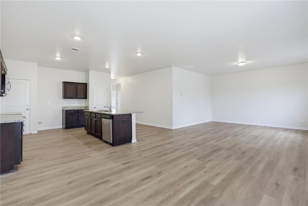 3 bedroom, 2 bathroom, 1,862 sq ft single family residence for sale at 7263 Emma Court, Douglasville, GA 30134 — photo 7