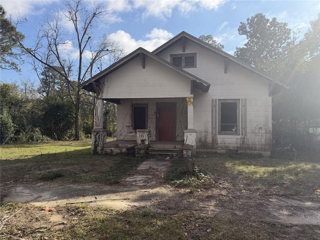 3 bedroom, 2 bathroom, 1,786 sq ft single family residence for sale at 320 W Magnolia Street, Fitzgerald, GA 31750 — photo 4