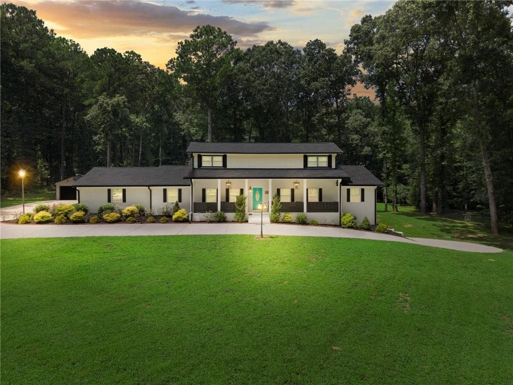 8 bedroom, 5 bathroom, 5,800 sq ft single family residence for sale at 8890 Rum Ridge Drive, Jonesboro, GA 30236 — photo 3
