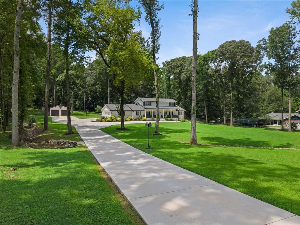 8 bedroom, 5 bathroom, 5,800 sq ft single family residence for sale at 8890 Rum Ridge Drive, Jonesboro, GA 30236 — photo 2
