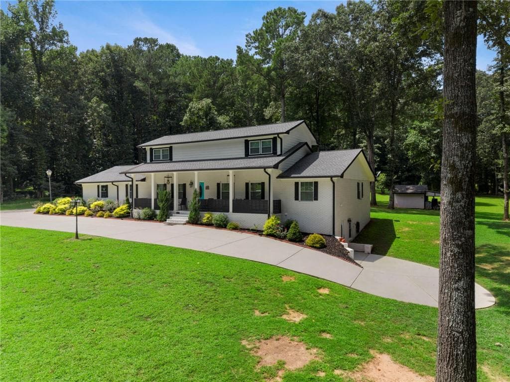 8 bedroom, 5 bathroom, 5,800 sq ft single family residence for sale at 8890 Rum Ridge Drive, Jonesboro, GA 30236 — photo 5
