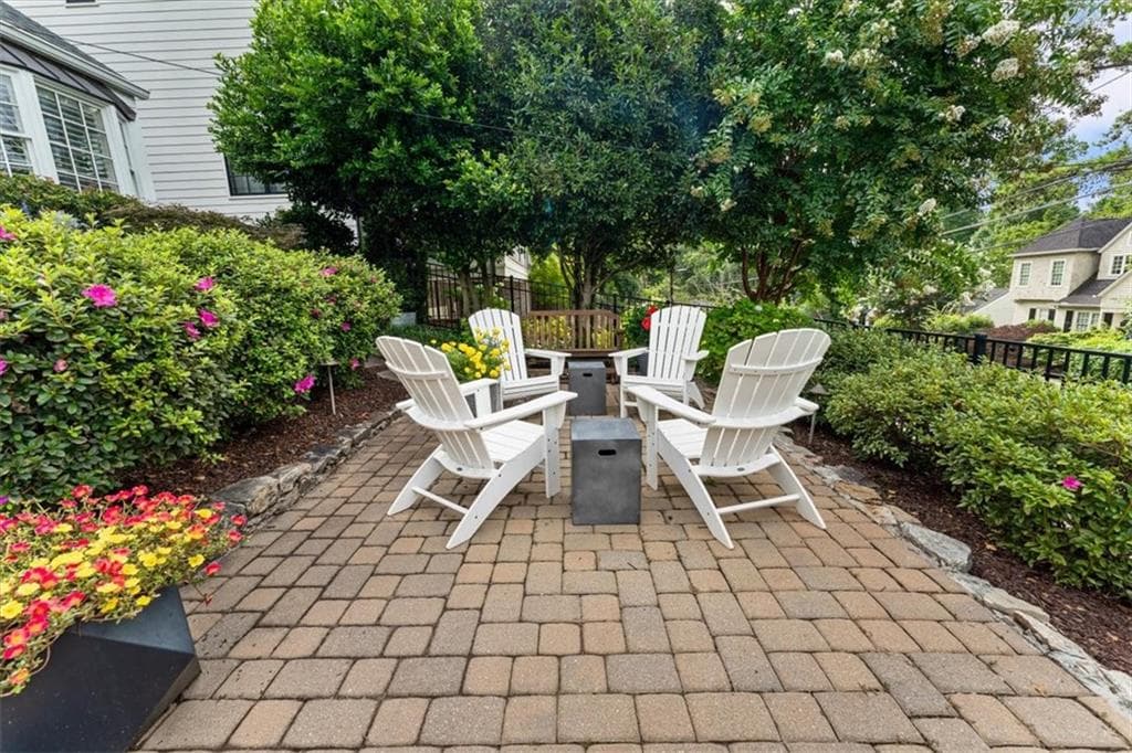 3 bedroom, 2 bathroom, 2,110 sq ft single family residence under contract at 802 Highland Terrace, Atlanta, GA 30306 — photo 3