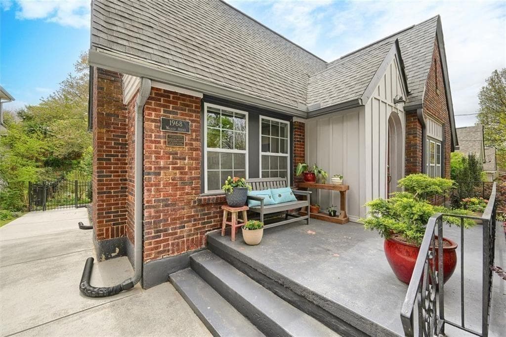 3 bedroom, 2 bathroom, 1,764 sq ft single family residence for sale at 1968 Walker Avenue, College Park, GA 30337 — photo 5