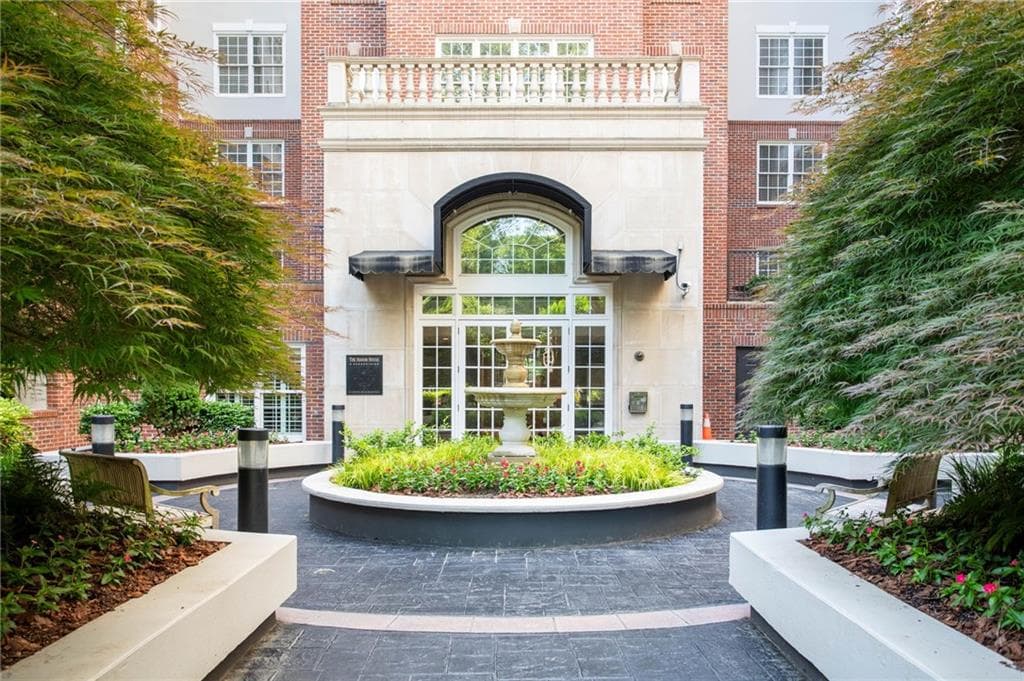 2 bedroom, 2 bathroom, 1,246 sq ft condominium for sale at 50 Biscayne Drive 1105, Atlanta, GA 30309 — photo 1 of 38