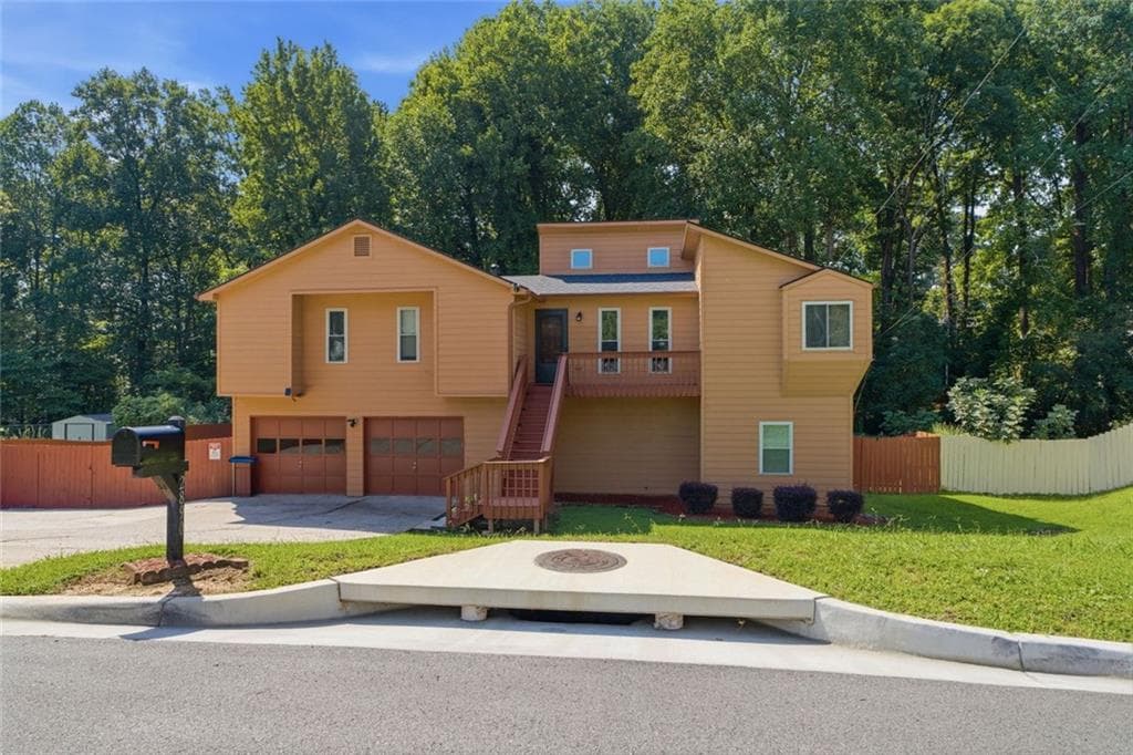 4 bedroom, 3 bathroom, 3,176 sq ft single family residence for sale at 2890 Creekwood Lane, Lawrenceville, GA 30044 — photo 2