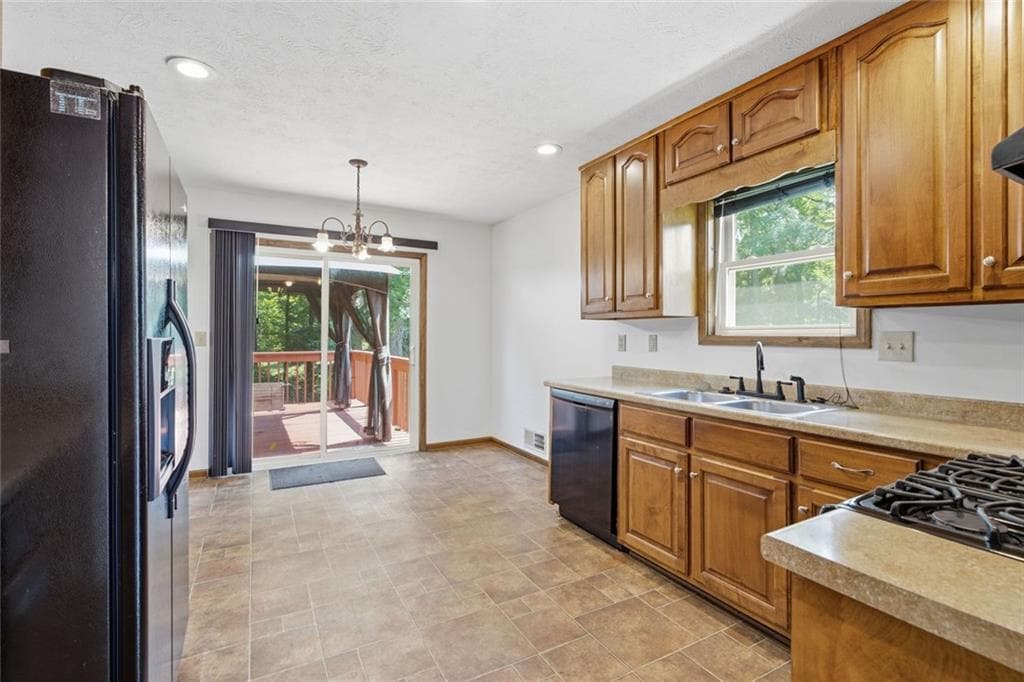 4 bedroom, 3 bathroom, 3,176 sq ft single family residence for sale at 2890 Creekwood Lane, Lawrenceville, GA 30044 — photo 7