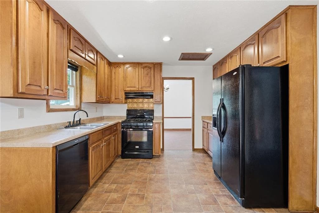 4 bedroom, 3 bathroom, 3,176 sq ft single family residence for sale at 2890 Creekwood Lane, Lawrenceville, GA 30044 — photo 8