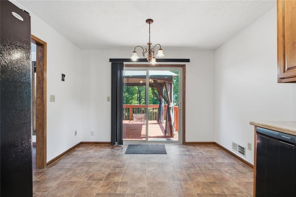 4 bedroom, 3 bathroom, 3,176 sq ft single family residence for sale at 2890 Creekwood Lane, Lawrenceville, GA 30044 — photo 10