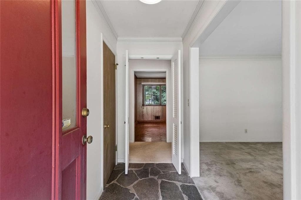 4 bedroom, 3 bathroom, 2,258 sq ft single family residence under contract at 165 W Spalding Drive, Atlanta, GA 30328 — photo 3