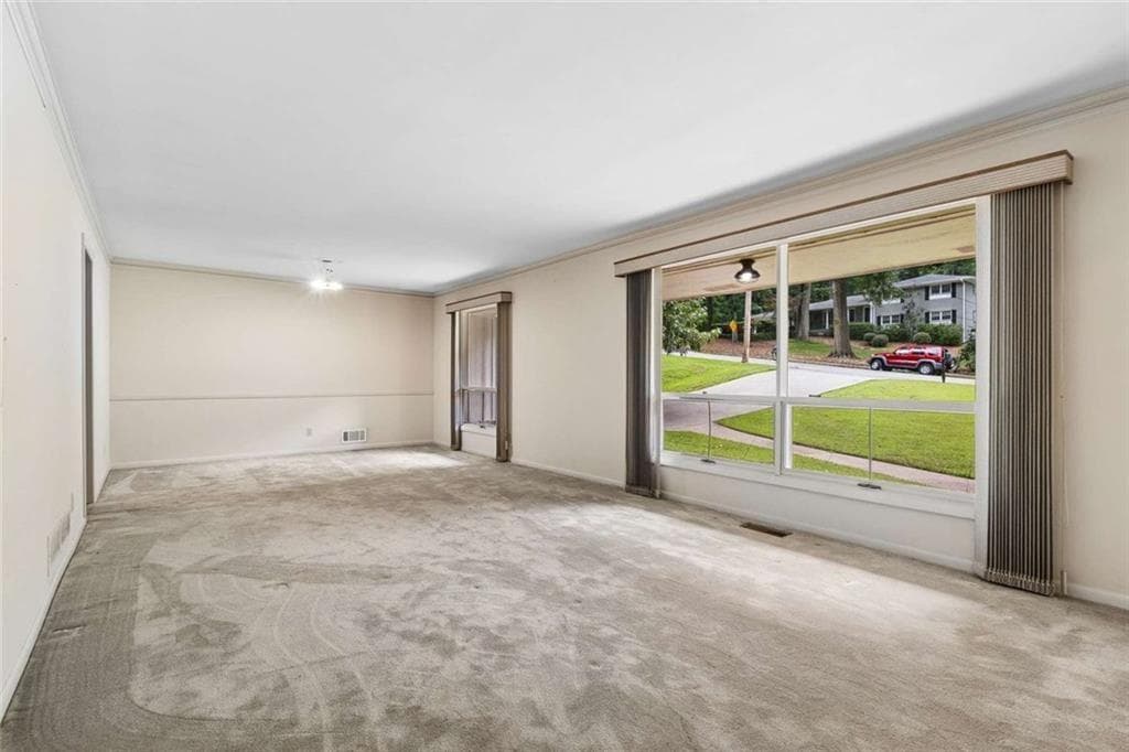 4 bedroom, 3 bathroom, 2,258 sq ft single family residence under contract at 165 W Spalding Drive, Atlanta, GA 30328 — photo 4
