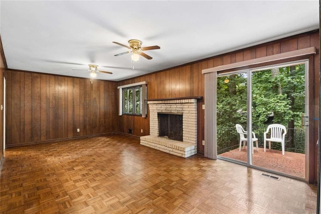 4 bedroom, 3 bathroom, 2,258 sq ft single family residence under contract at 165 W Spalding Drive, Atlanta, GA 30328 — photo 8