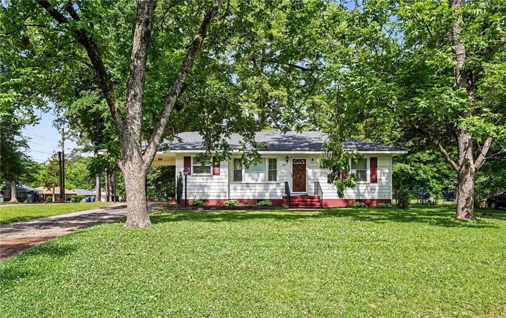 3 bedroom, 1 bathroom, 871 sq ft single family residence under contract at 309 Cherokee Circle, Griffin, GA 30224