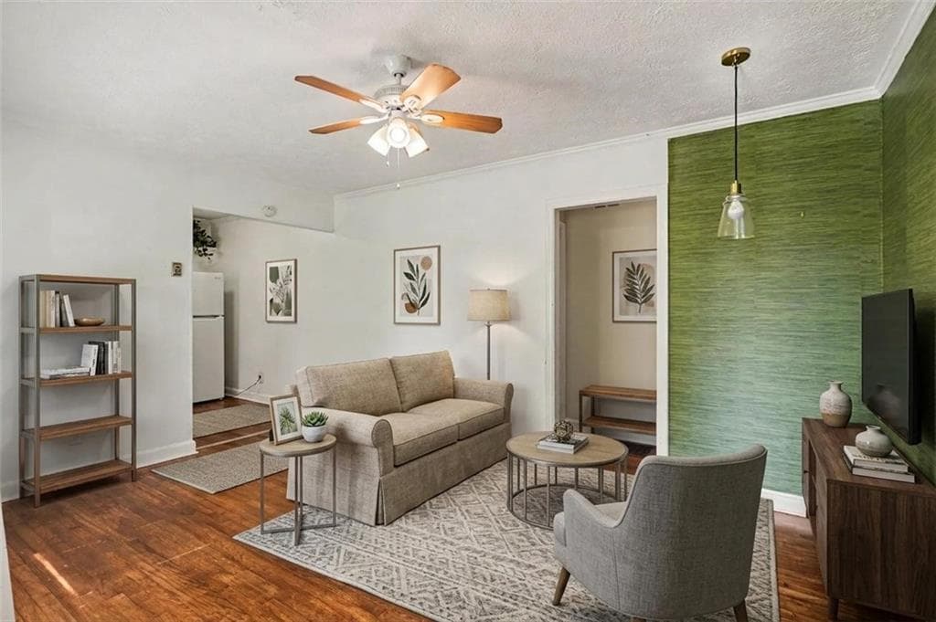 3 bedroom, 1 bathroom, 871 sq ft single family residence under contract at 309 Cherokee Circle, Griffin, GA 30224 — photo 2