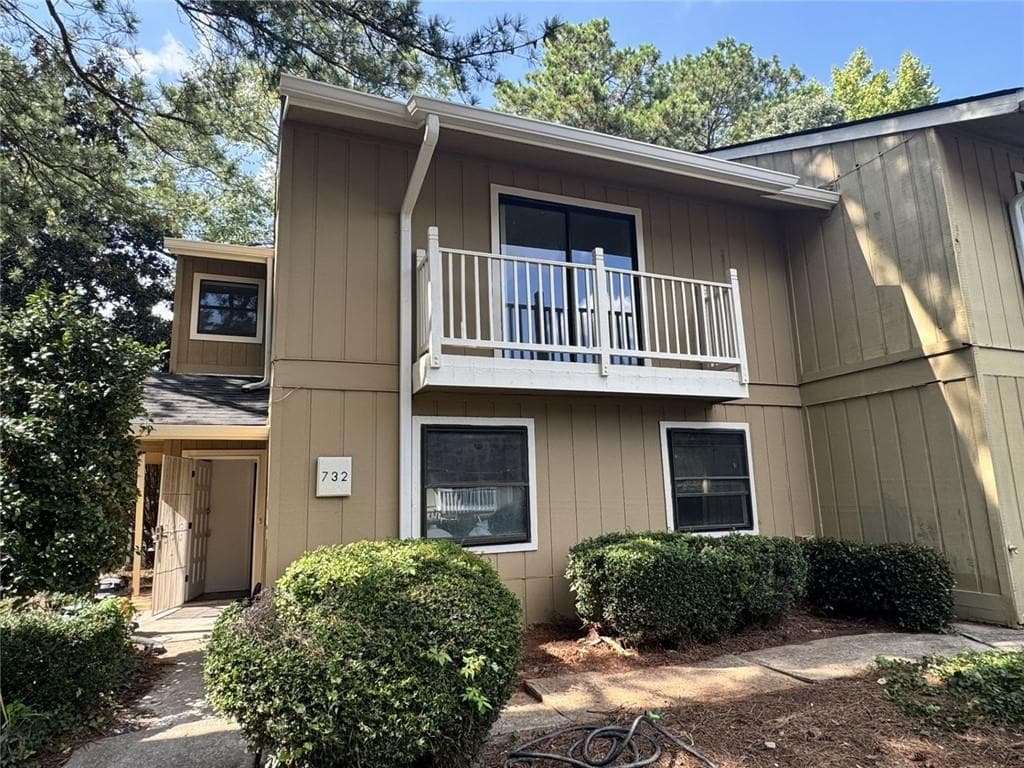 3 bedroom, 3 bathroom, 1,780 sq ft condominium for rent at 732 Hanover Lane, Marietta, GA 30067 for $2,395 a month