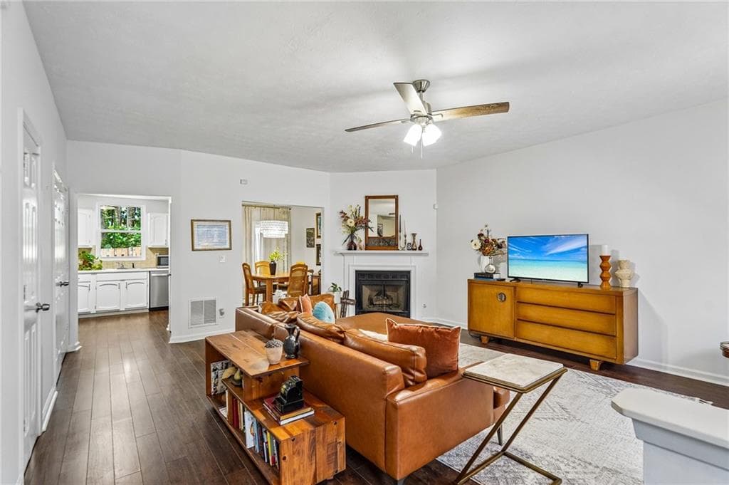 2 bedroom, 3 bathroom, 1,470 sq ft townhouse for sale at 3965 Wolcott Circle, Atlanta, GA 30340 — photo 3