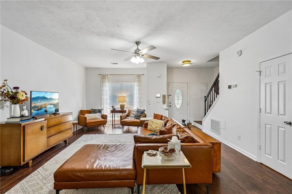 2 bedroom, 3 bathroom, 1,470 sq ft townhouse for sale at 3965 Wolcott Circle, Atlanta, GA 30340 — photo 5