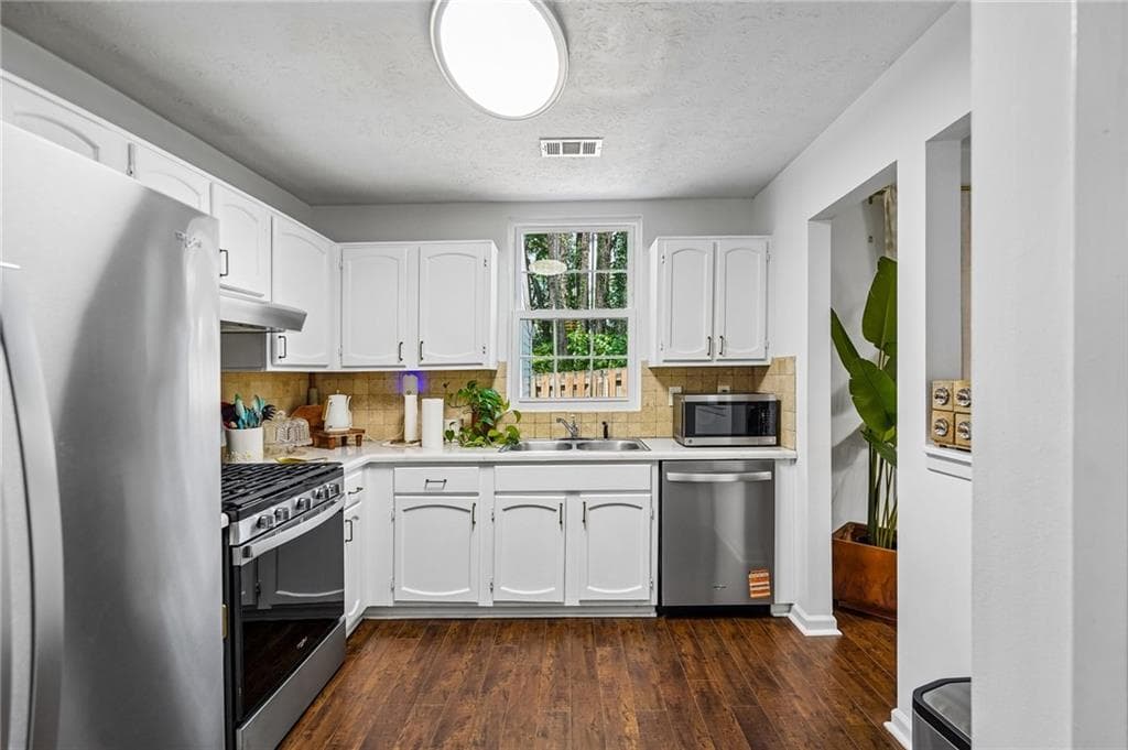 2 bedroom, 3 bathroom, 1,470 sq ft townhouse for sale at 3965 Wolcott Circle, Atlanta, GA 30340 — photo 7