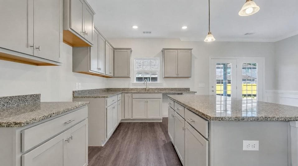 5 bedroom, 2 bathroom, 2,708 sq ft single family residence for rent at 9 Sago Palm Way, Savannah, GA 31302 for $2,600 a month — photo 6