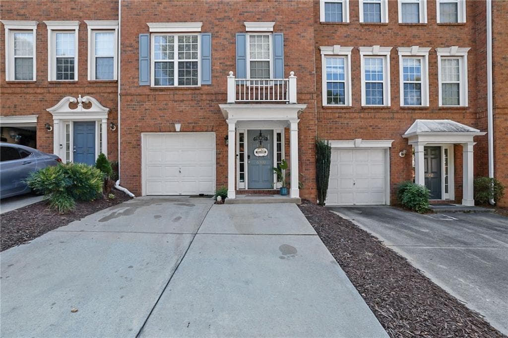3 bedroom, 4 bathroom, 1,690 sq ft townhouse for sale at 6300 Views Trace, Peachtree Corners, GA 30092