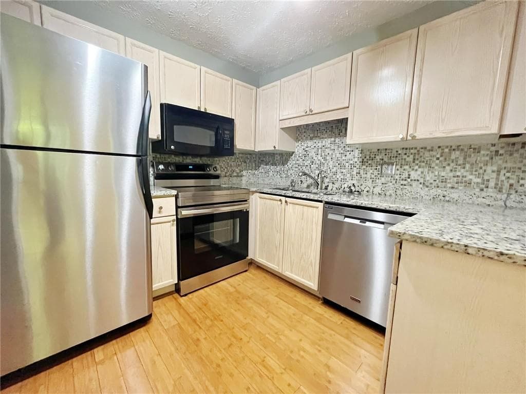 1 bedroom, 1 bathroom, 697 sq ft condominium for rent at 233 Bentley Place,, Tucker, GA 30084 for $1,400 a month — photo 4