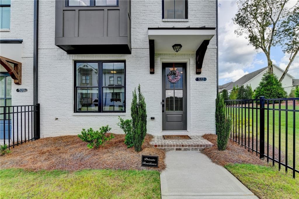 3 bedroom, 4 bathroom, 2,070 sq ft townhouse for rent at 522 Healy Drive, Cumming, GA 30040 for $2,900 a month — photo 2