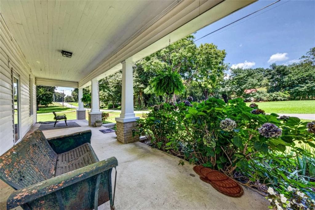 4 bedroom, 1 bathroom, 1,820 sq ft single family residence for sale at 174 Sanford Drive, Nicholson, GA 30565 — photo 2
