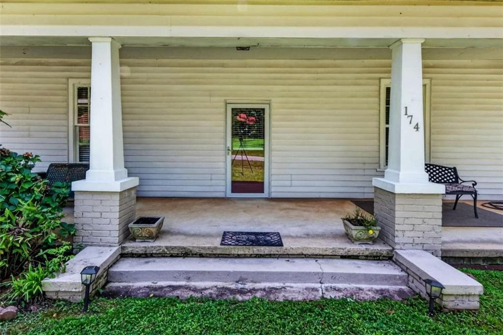 4 bedroom, 1 bathroom, 1,820 sq ft single family residence for sale at 174 Sanford Drive, Nicholson, GA 30565 — photo 3