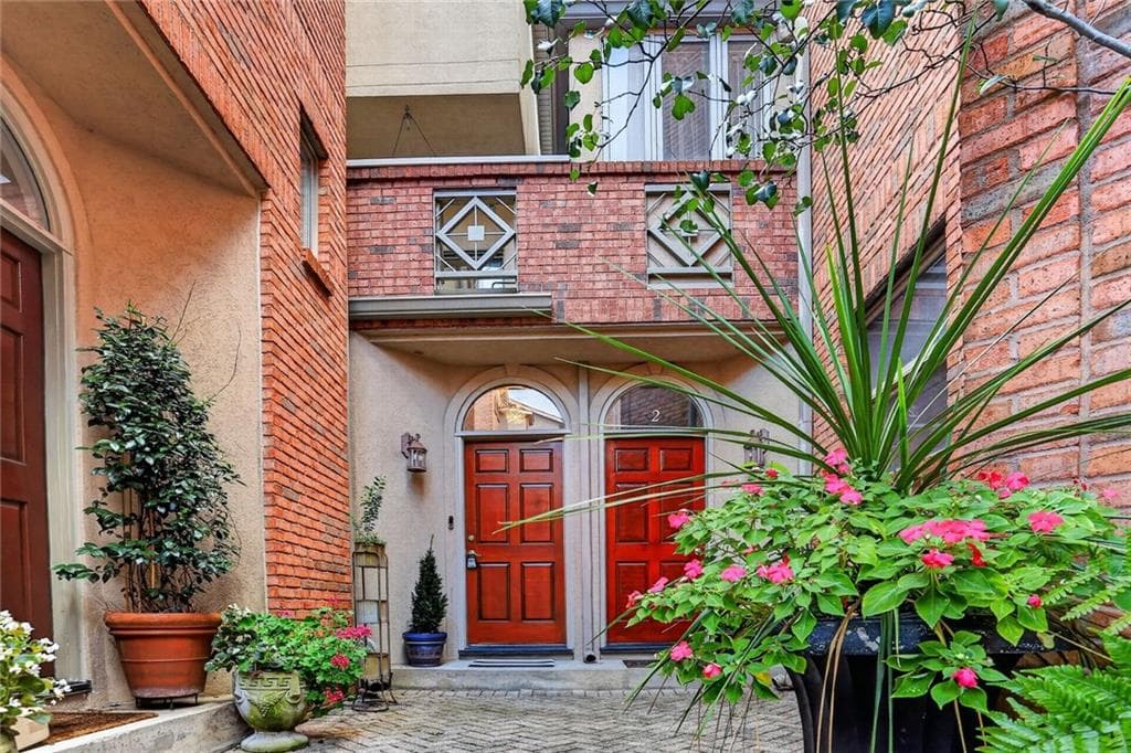 2 bedroom, 3 bathroom, 1,250 sq ft townhouse for sale at 751 Piedmont Avenue 3, Atlanta, GA 30308 — photo 1 of 25