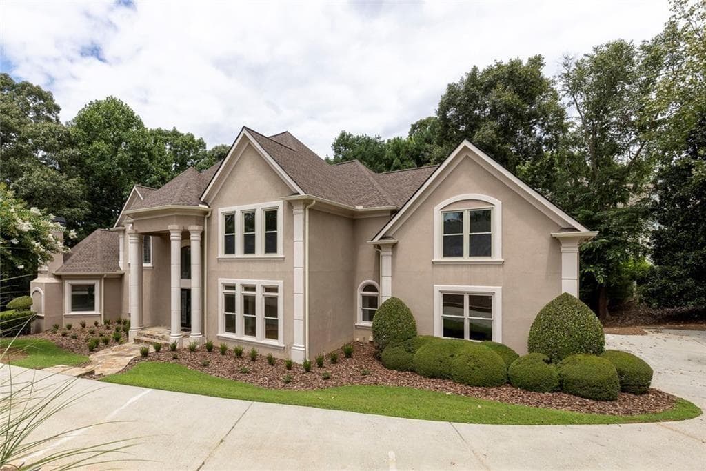 5 bedroom, 6 bathroom, 6,808 sq ft single family residence for sale at 8445 Sentinae Chase Drive, Roswell, GA 30076 — photo 3