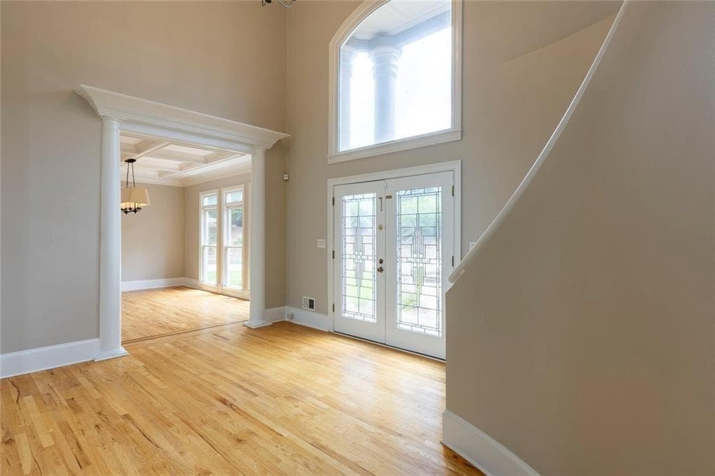 5 bedroom, 6 bathroom, 6,808 sq ft single family residence for sale at 8445 Sentinae Chase Drive, Roswell, GA 30076 — photo 7