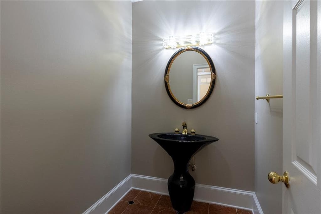 5 bedroom, 6 bathroom, 6,808 sq ft single family residence for sale at 8445 Sentinae Chase Drive, Roswell, GA 30076 — photo 10