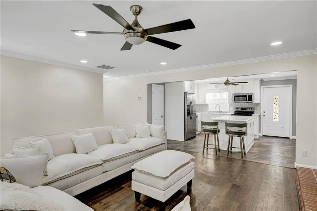 3 bedroom, 2 bathroom, 1,465 sq ft single family residence for sale at 10142 Puckett Street, Covington, GA 30014 — photo 4