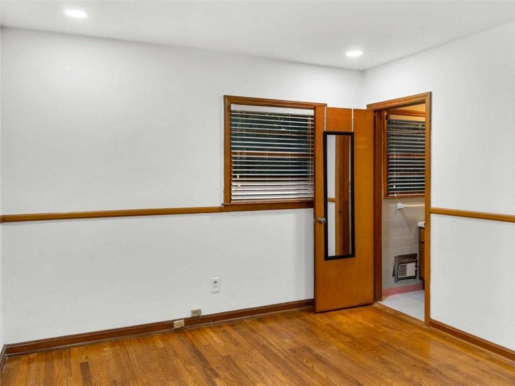 3 bedroom, 3 bathroom, 1,141 sq ft single family residence for sale at 2560 Wood Valley Drive, East Point, GA 30344 — photo 9
