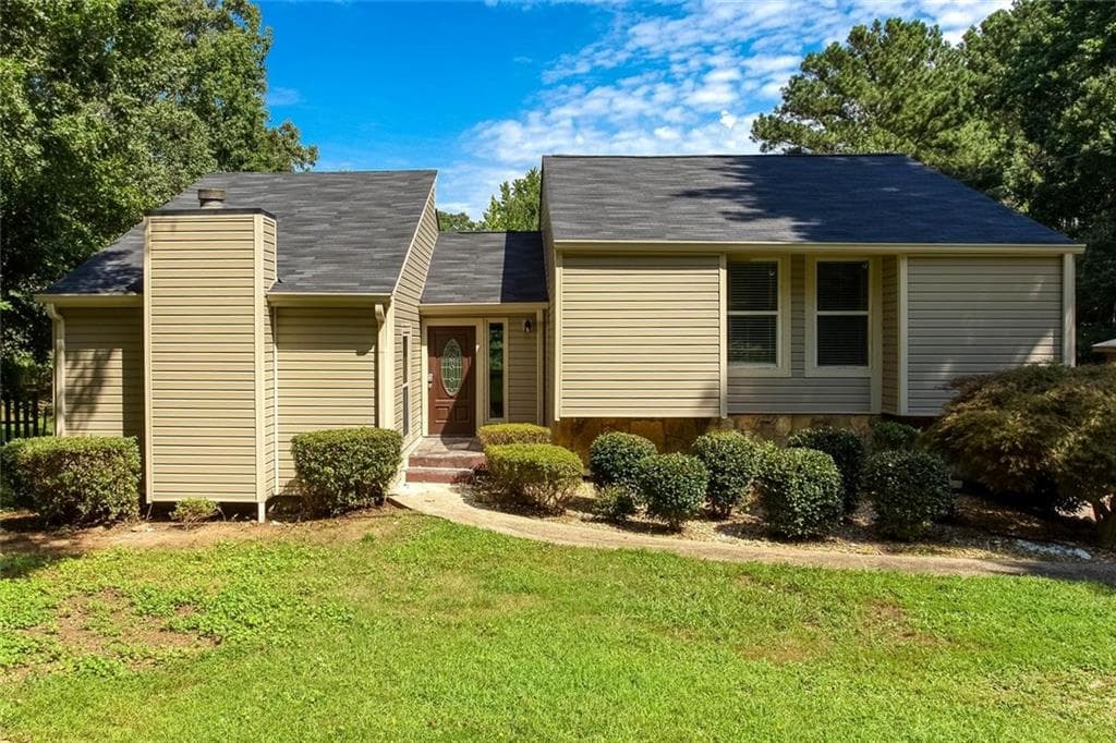 4 bedroom, 3 bathroom, 2,048 sq ft single family residence for sale at 1931 Brennan Way, Lithia Springs, GA 30122 — photo 2