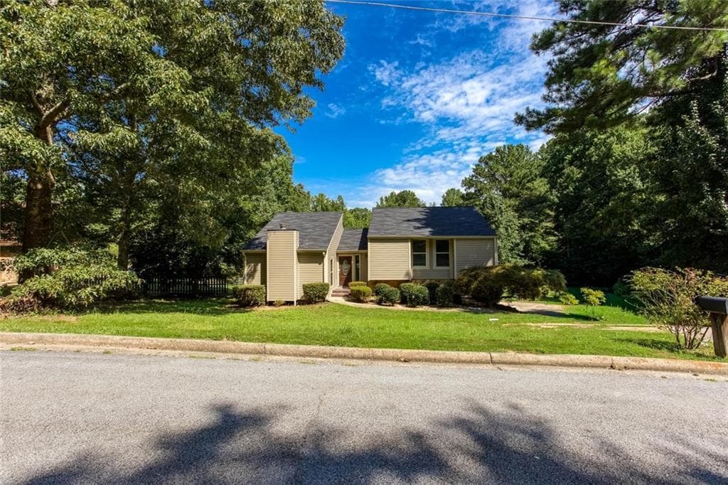 4 bedroom, 3 bathroom, 2,048 sq ft single family residence for sale at 1931 Brennan Way, Lithia Springs, GA 30122 — photo 3