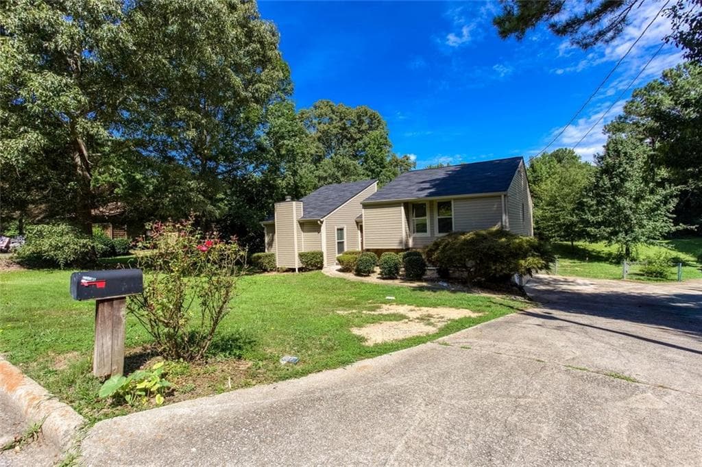 4 bedroom, 3 bathroom, 2,048 sq ft single family residence for sale at 1931 Brennan Way, Lithia Springs, GA 30122 — photo 4