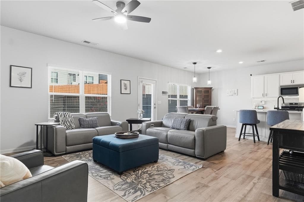 3 bedroom, 3 bathroom, 1,888 sq ft single family residence for sale at 327 Winston Circle, Canton, GA 30114 — photo 5
