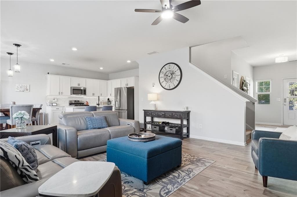 3 bedroom, 3 bathroom, 1,888 sq ft single family residence for sale at 327 Winston Circle, Canton, GA 30114 — photo 6