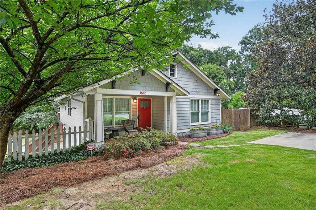 3 bedroom, 3 bathroom, 2,318 sq ft single family residence for sale at 1882 Cambria Avenue, Atlanta, GA 30318 — photo 2