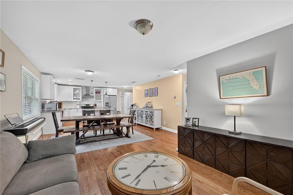 3 bedroom, 3 bathroom, 2,318 sq ft single family residence for sale at 1882 Cambria Avenue, Atlanta, GA 30318 — photo 3